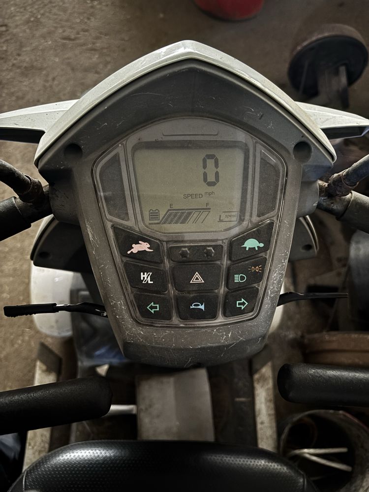 Scooter mobilidade (vendo e troco por mota ou carro)