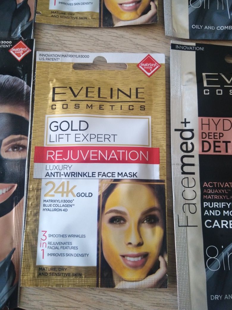 Máscaras Carbon Detox e Gold. Eveline