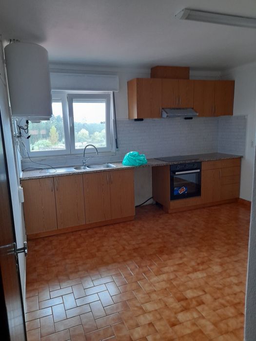 T2 renovado situado em Amor-Leiria