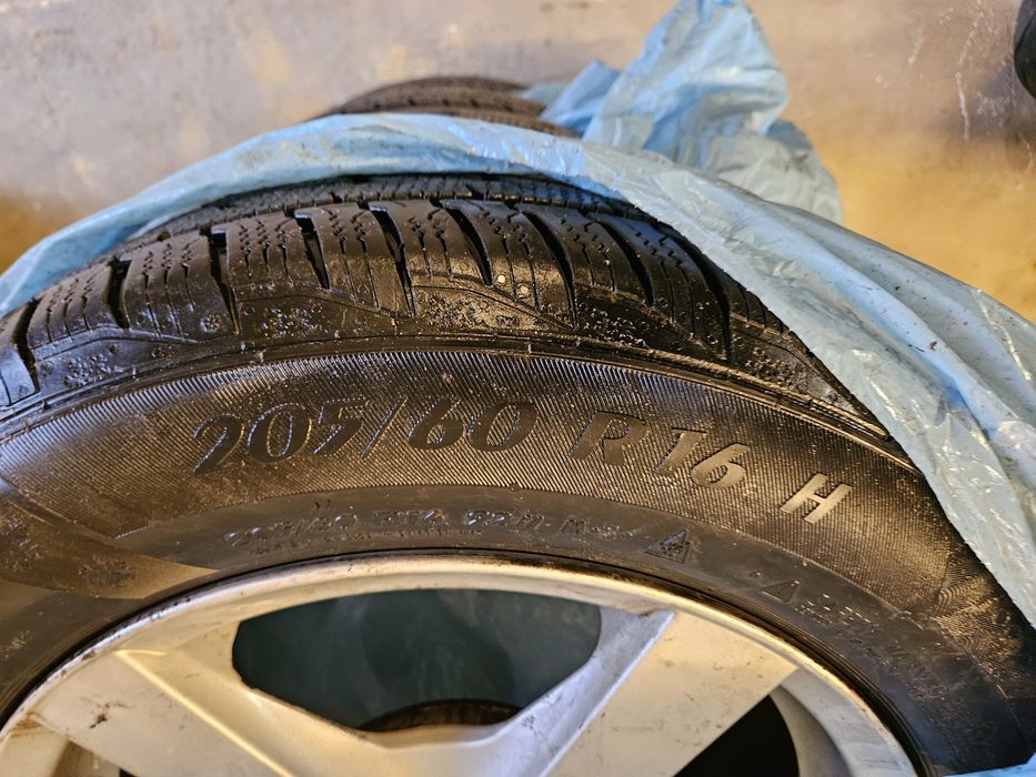 Opony zimowe z felgami  205/60 r 16