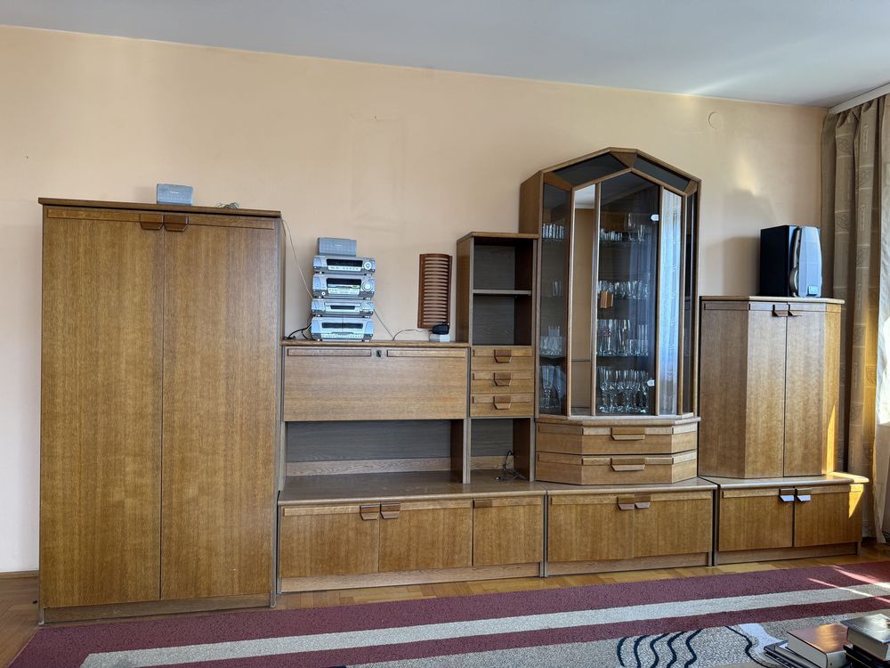 Segment do salonu meblościanka z witryną meble do salonu