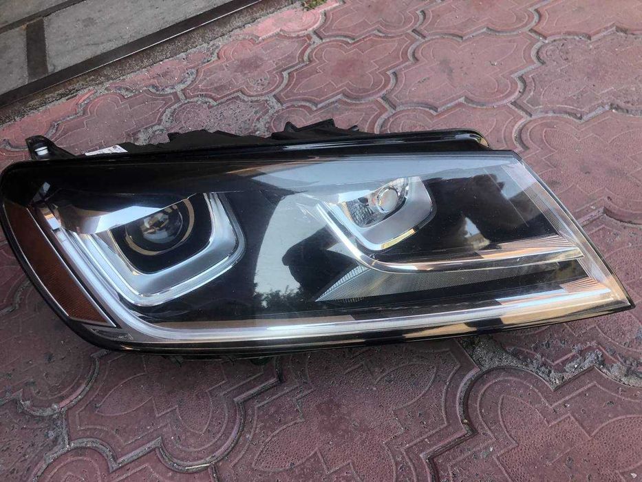 Фара Touareg Права и Лiва