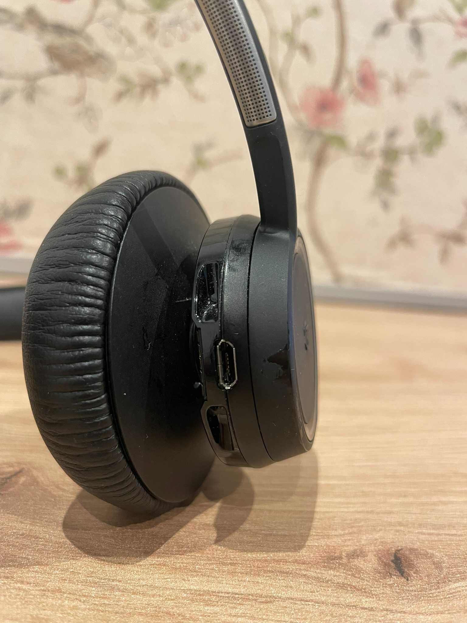 Auscultadores Plantronics Bluetooth com cancelamento de ruído