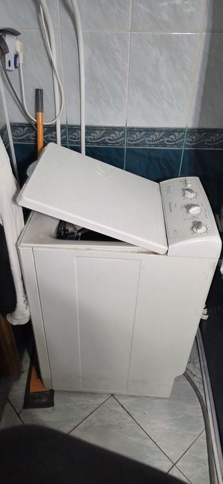 Продається пральна машина електролюкс з верхнім завантаженням бу