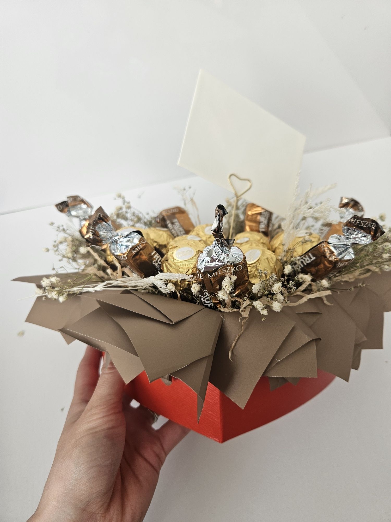 Słodki box, fererro, pudełko prezentowe, słodki torcik