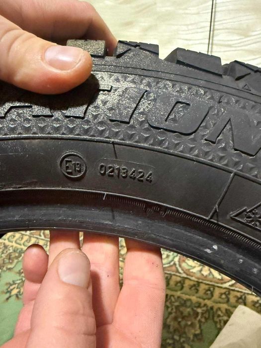 Зимня резина 215 60 16