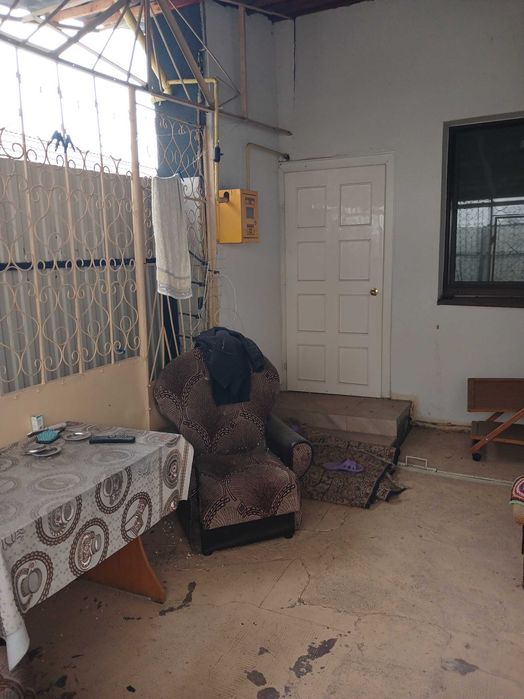 Зручний двохкімнатний будинок в центрі Берегова