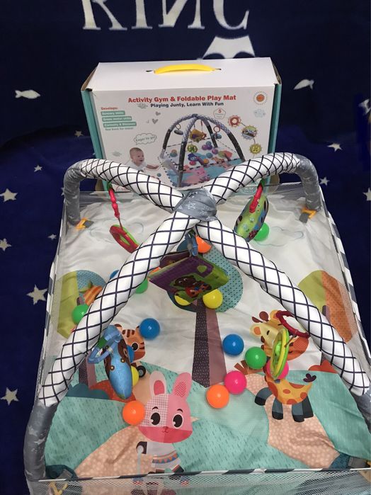 Дитячий розвиваючий килимок-манеж з дугами і кульками