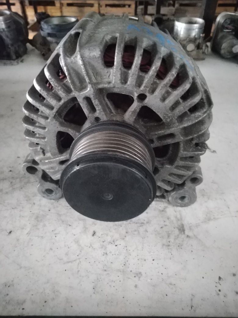 Alternator a3 8p golf v touran passat b6 altea leon II 1.9tdi 2.0tdi