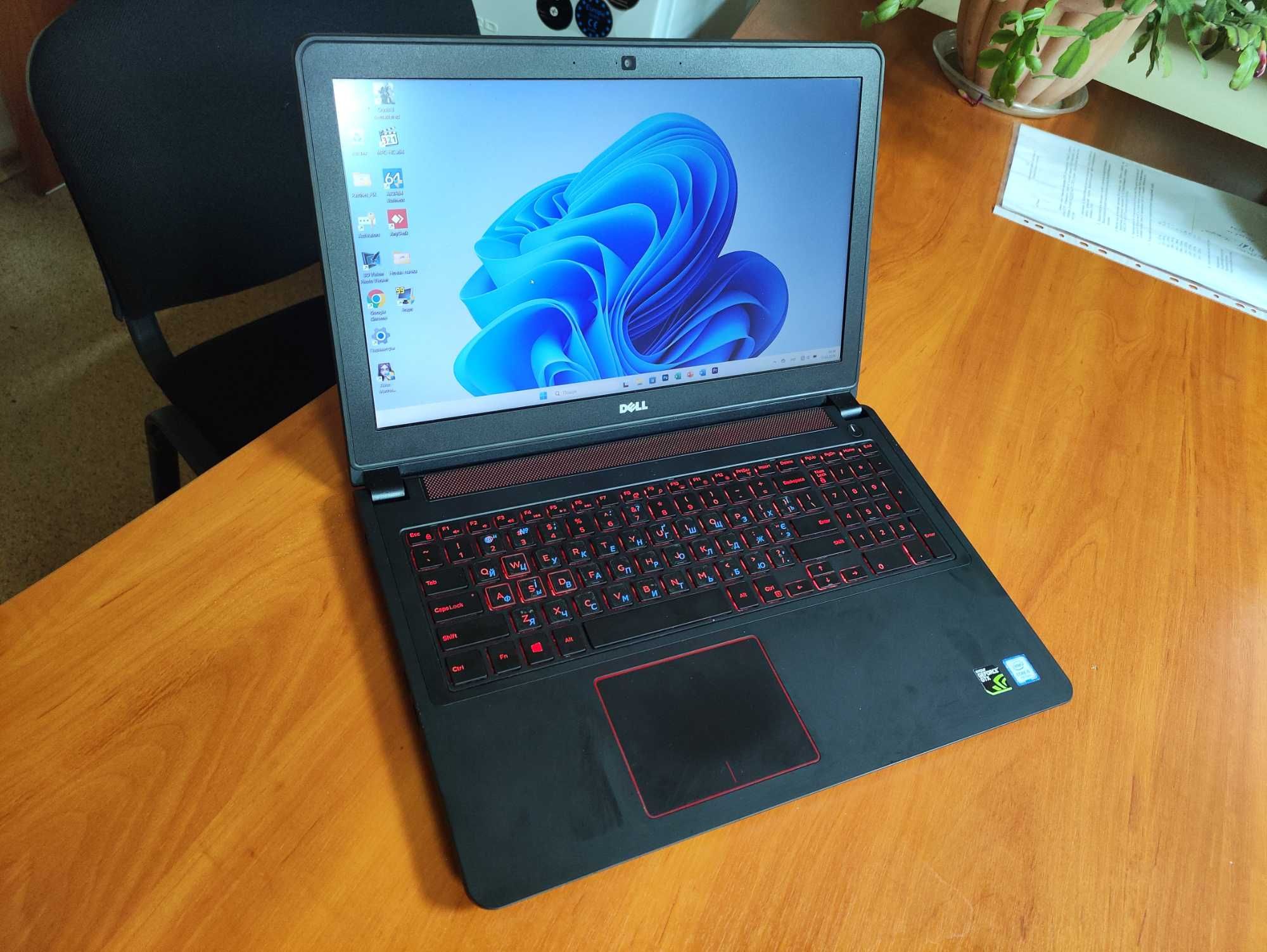 ігровий ноутбук Dell Inspiron 5577 FullHD/7300HQ/GTX 1050 4/16/256+1Tb