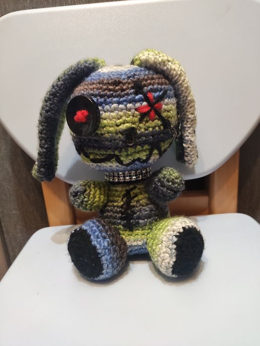 В'язана іграшка, ручна робота