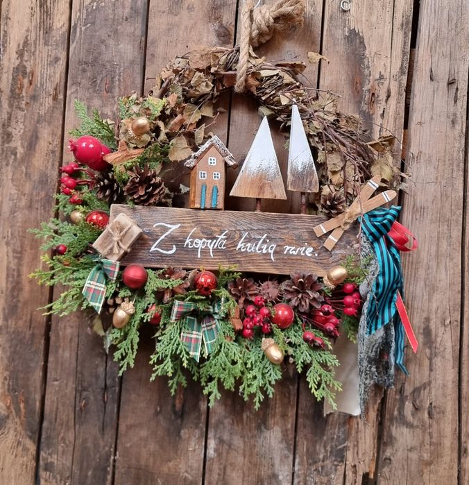 Wianek na drzwi świąteczny
