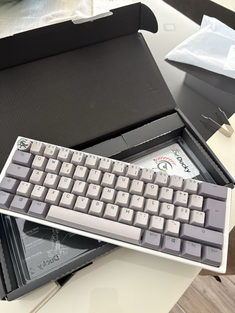 Teclado Mecânico Ducky ONE 3 Mist Mini 60% RGB MX-Brown (PT)