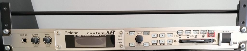 Roland Fantom XR - Ecrã LED Novo