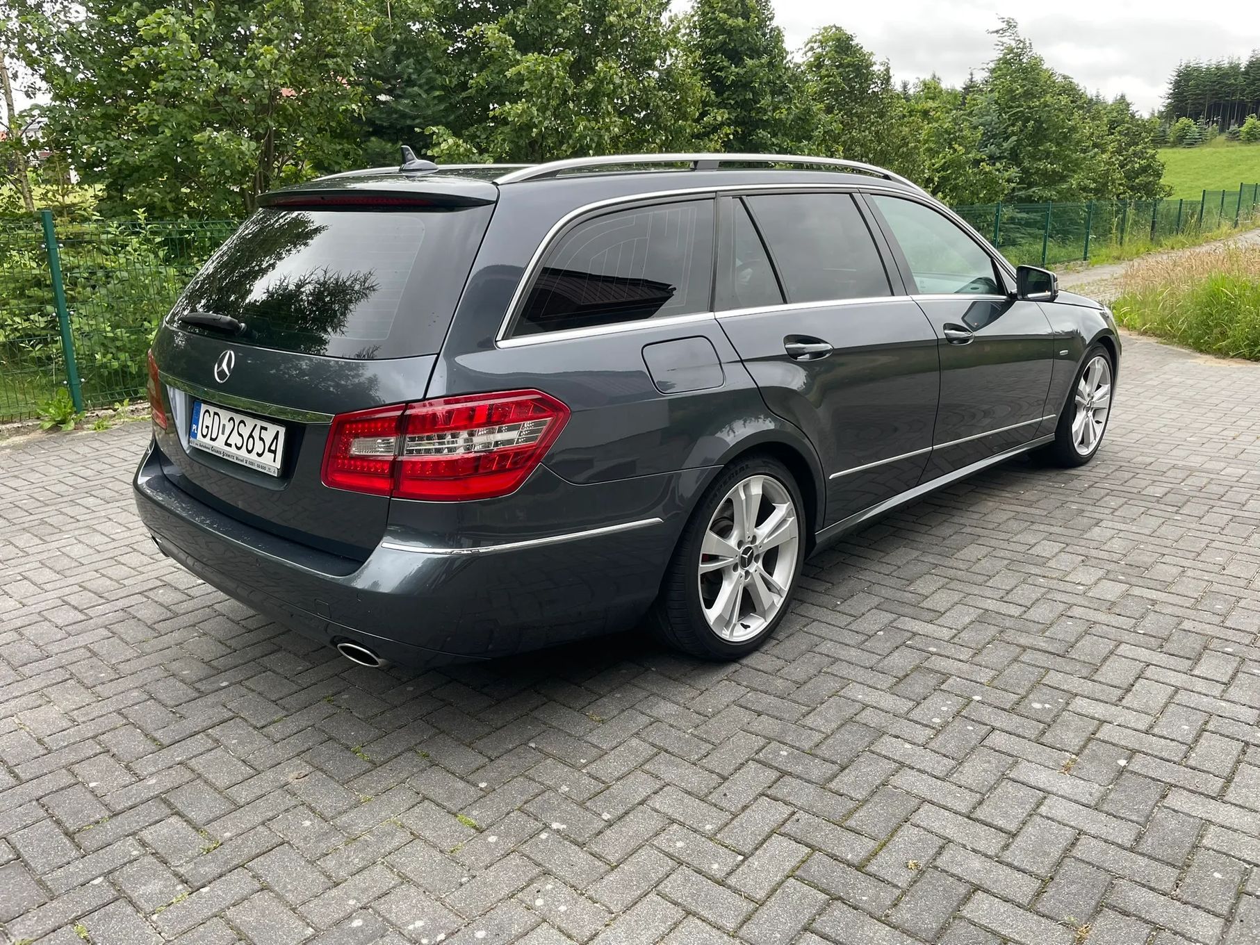 Mercedes-Benz Klasa E MERCEDES W212 E300 3,0D Avantgarde BlueEfficiency 2011 z Niemiec, Hak