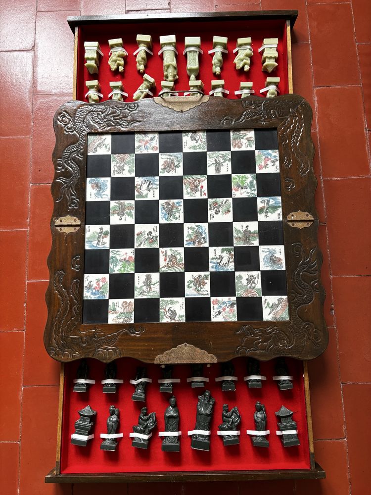 Tabuleiro de xadrez japonês em madeira