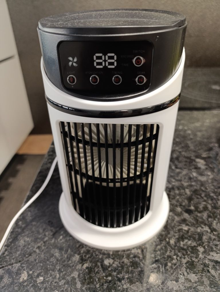 Ventoinha com vapores de água para refrescar