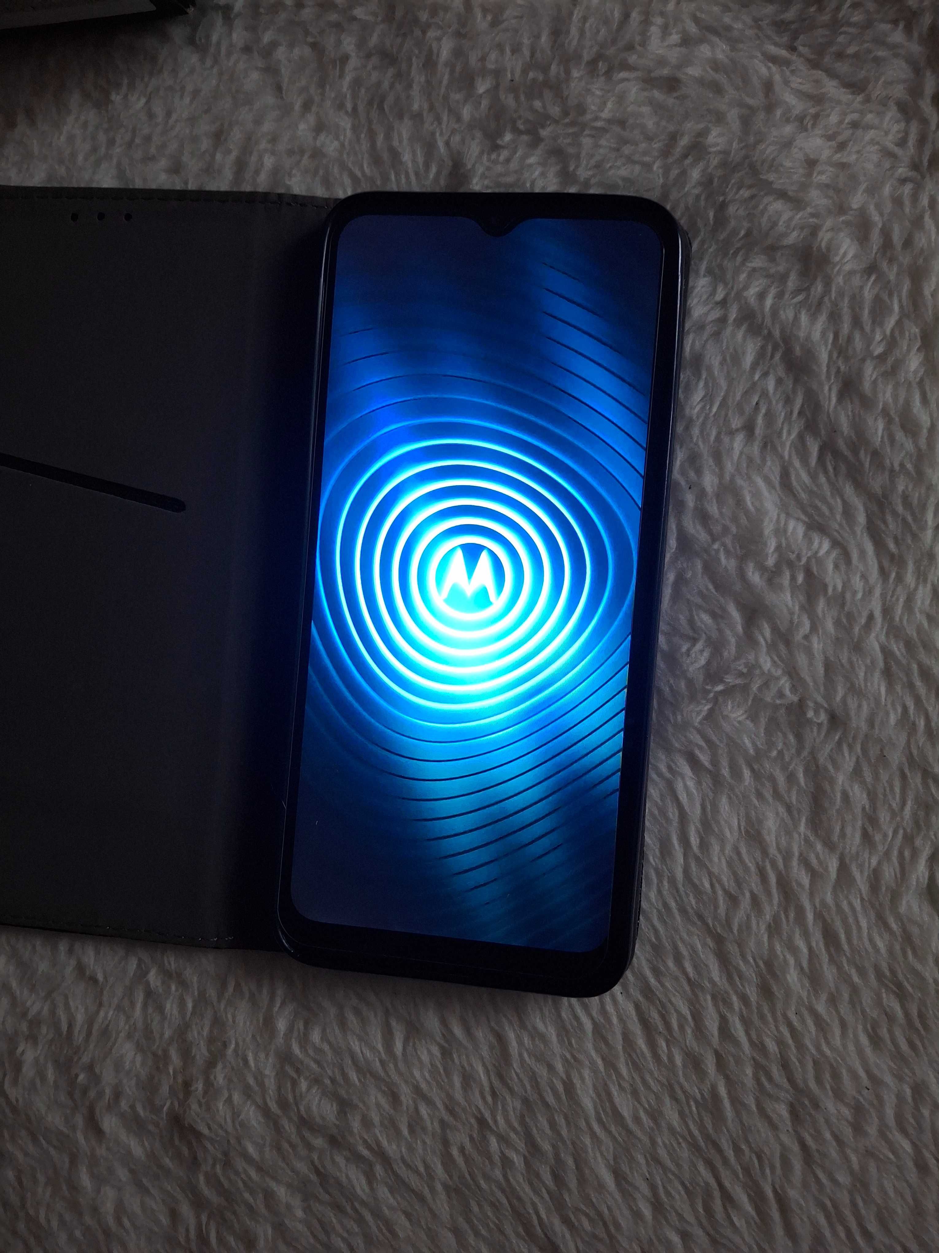 Telefon Smartfon MOTOROLA E13