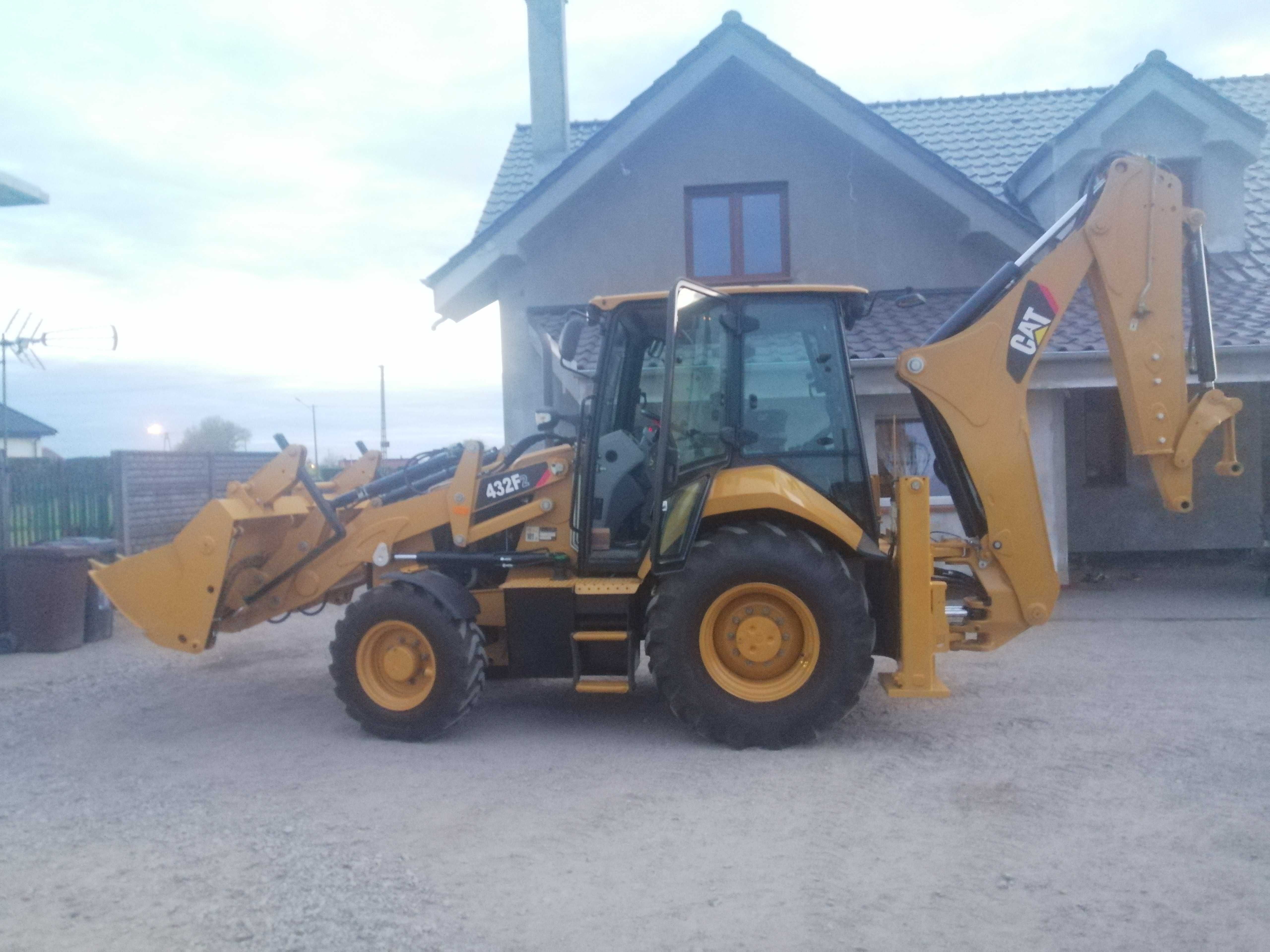 Usługi Koparko Ładowarką Koparką  obrotową Młot Wykopy Transport Cat