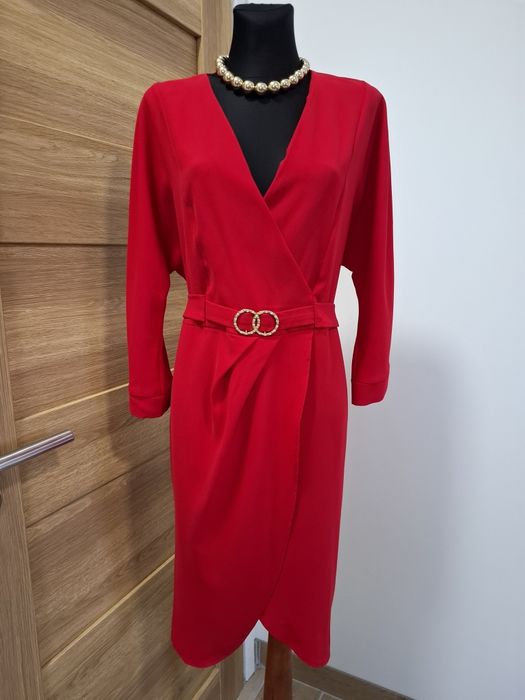Czerwona wyszczuplająca sukienka plussize 46