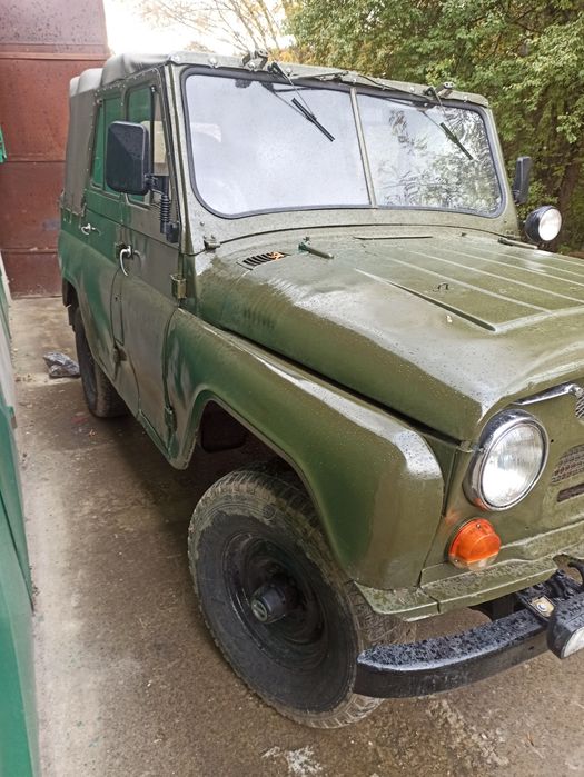 УАЗ 469Б на повному ходу