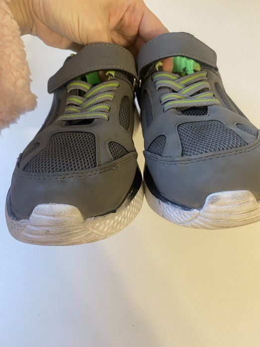 Класні кросівки на хлопця 37 р waikiki