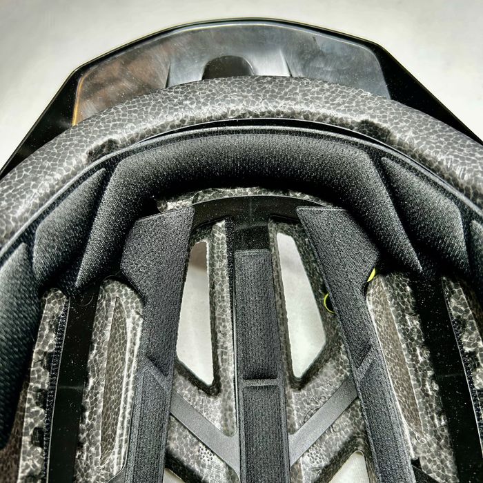 Nowy kask Giro fixture mips II