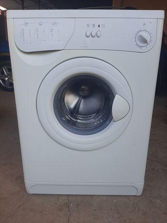 Продам стиральную машину Indesit W81
