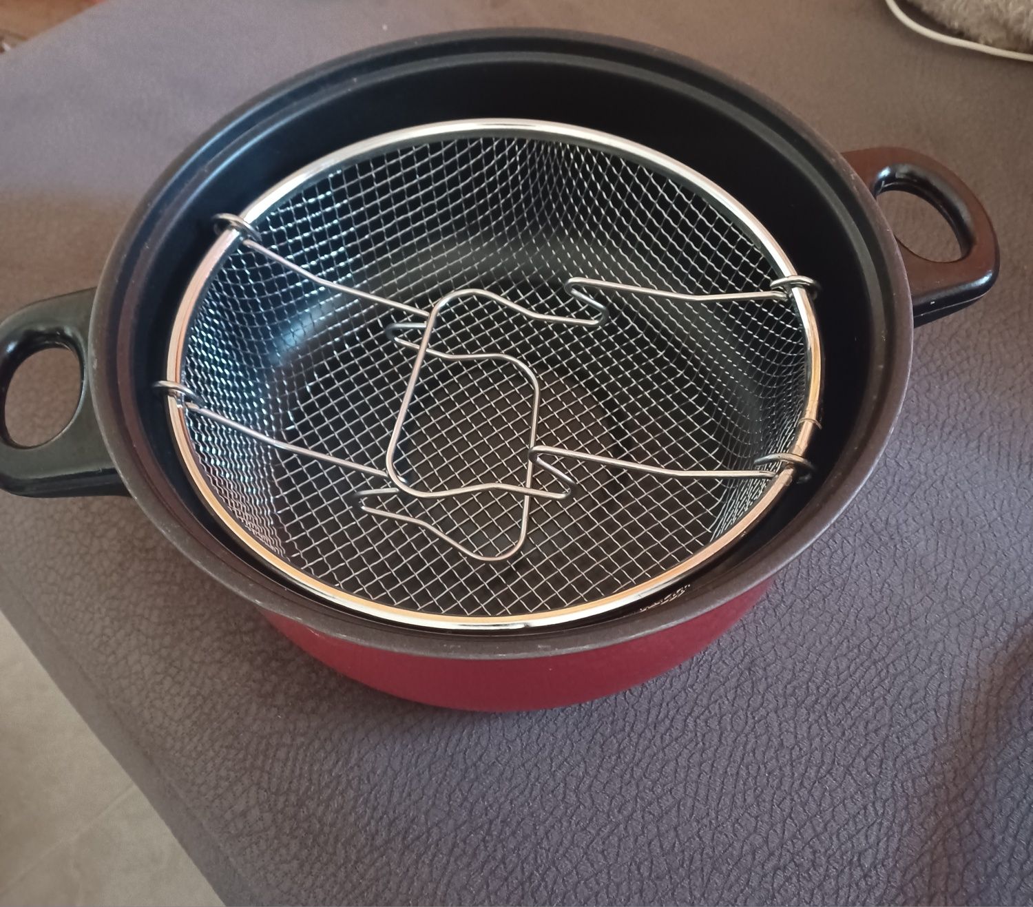 Fritadeira, nunca foi usada .