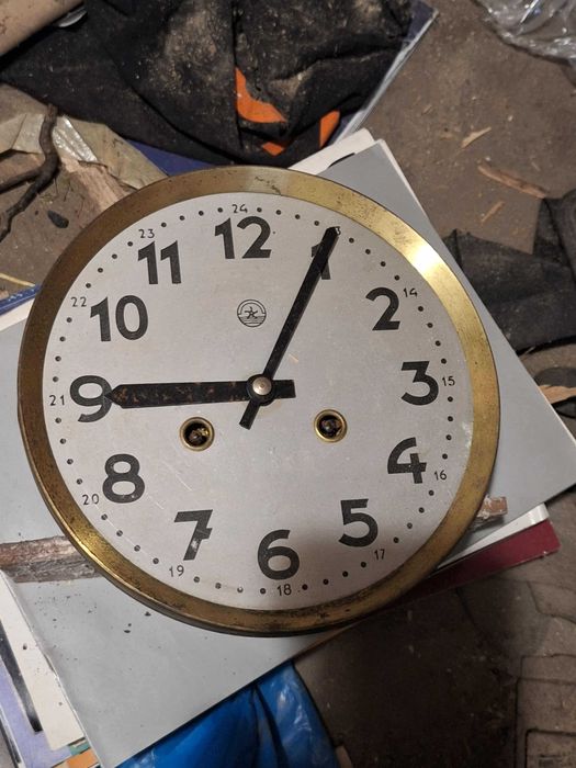 Mechanizm zegara z PRL Metron.