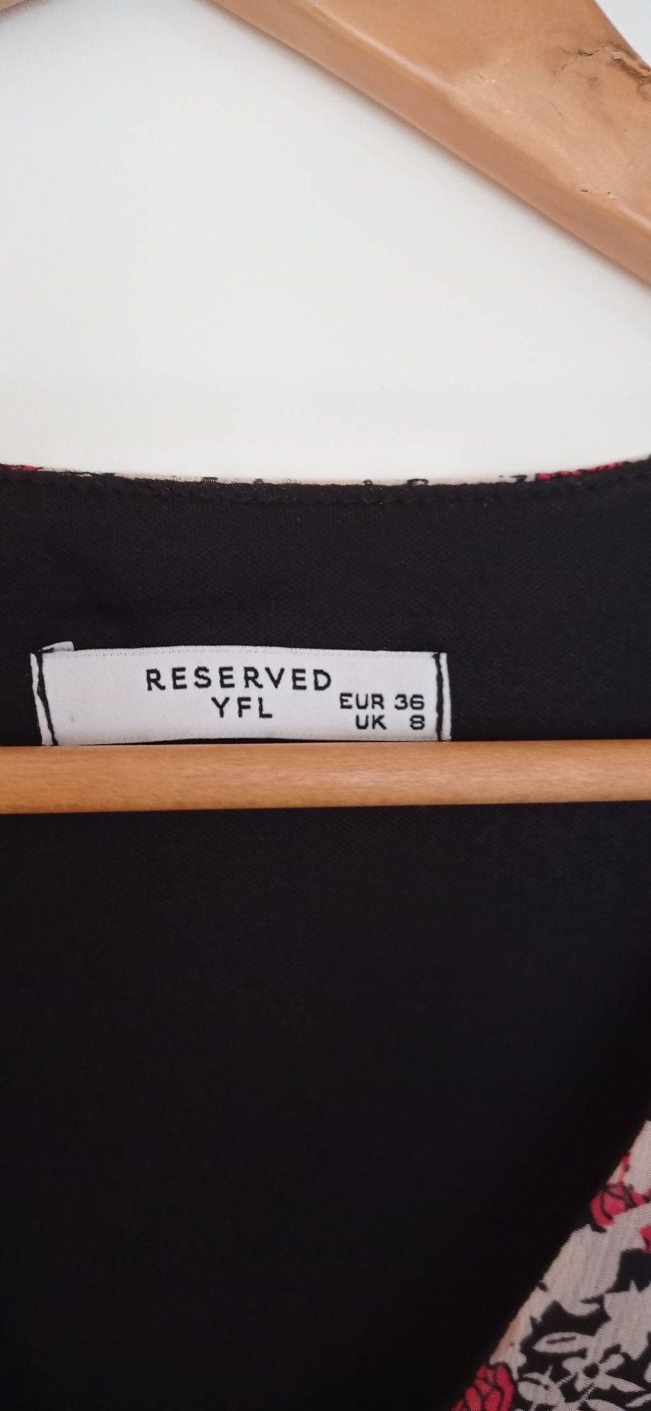 Sukienka Reserved s