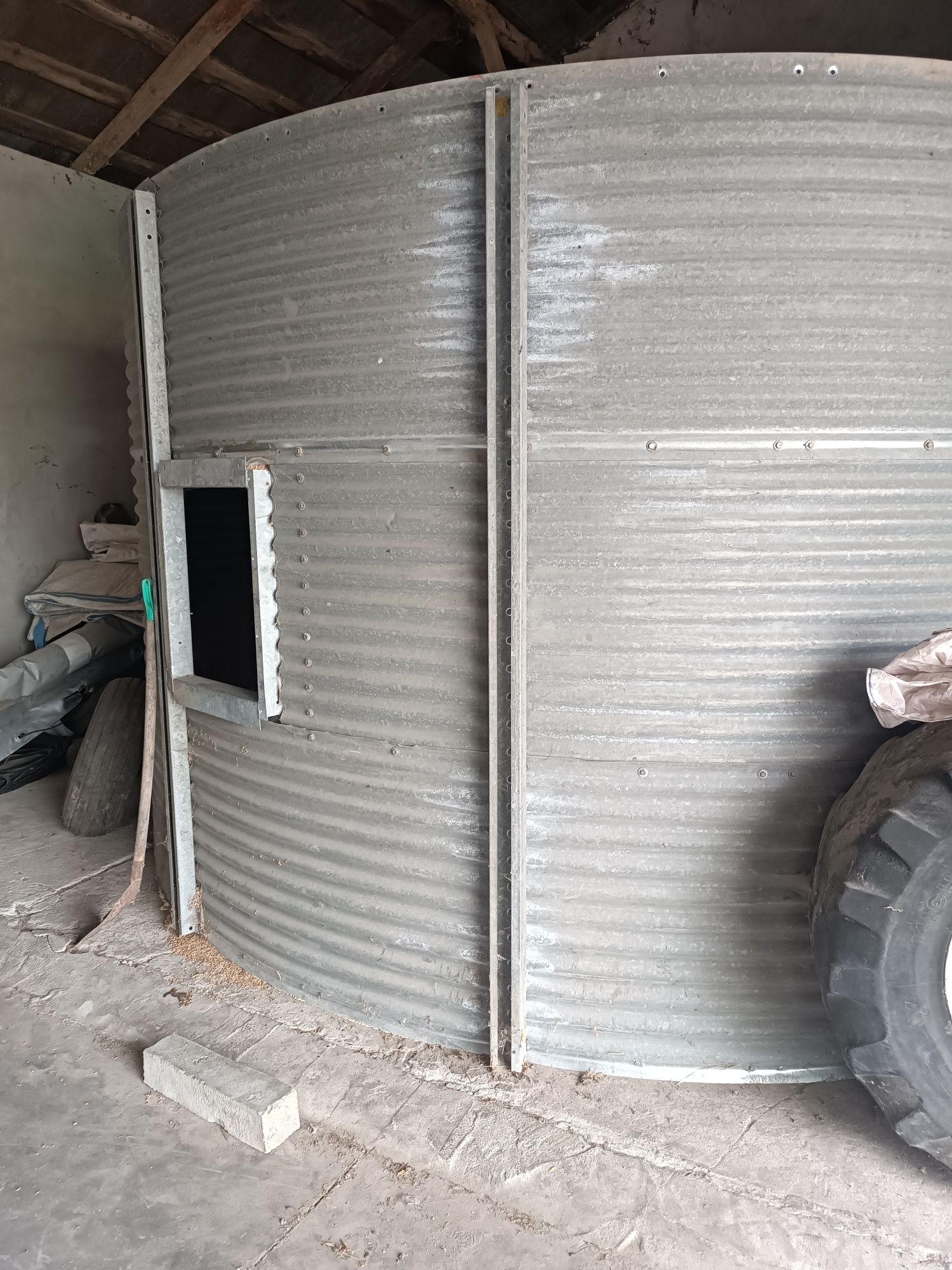 Silos zbożowy wewnetrzny