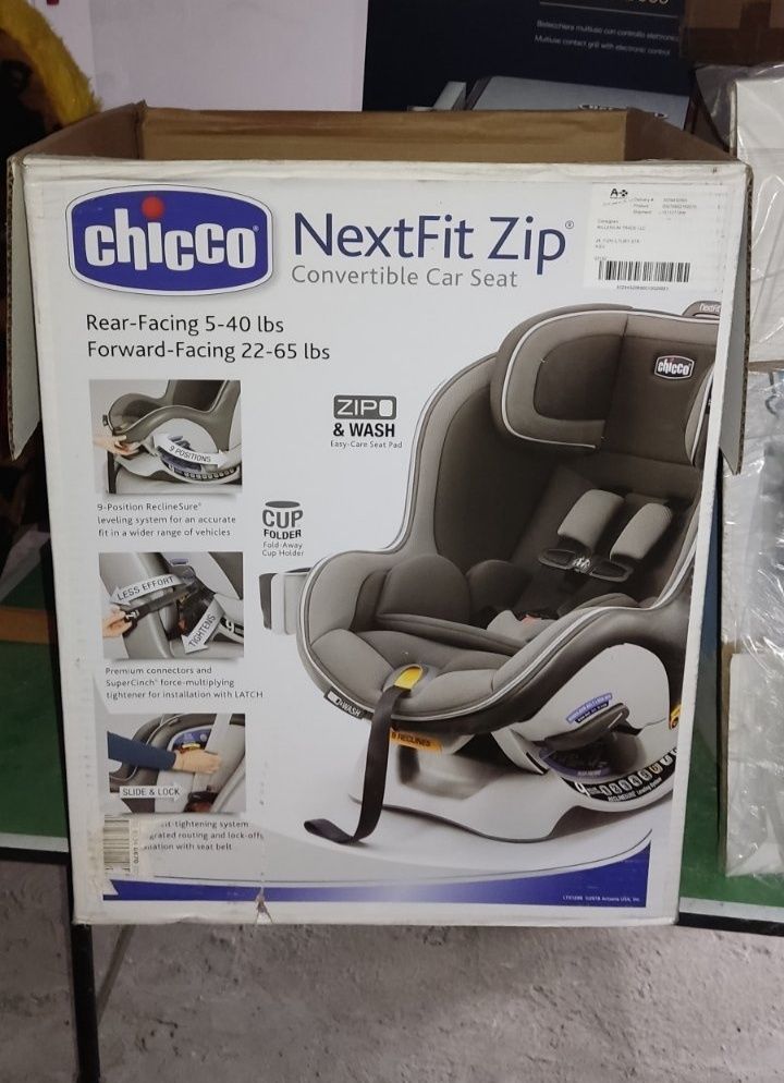 Автокрісло Chicco NextFit Zip (від 2,2 кг до 29,4 кг)