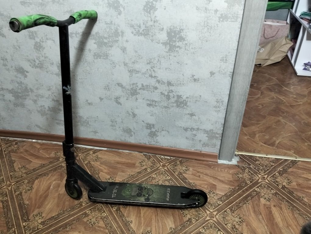 Продам самокат та скейт