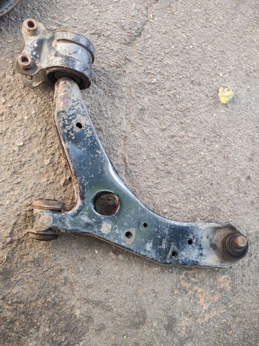Продам педні ричаги оригінальні на Mazda 3 2004-2008 ціна за 1 штуку