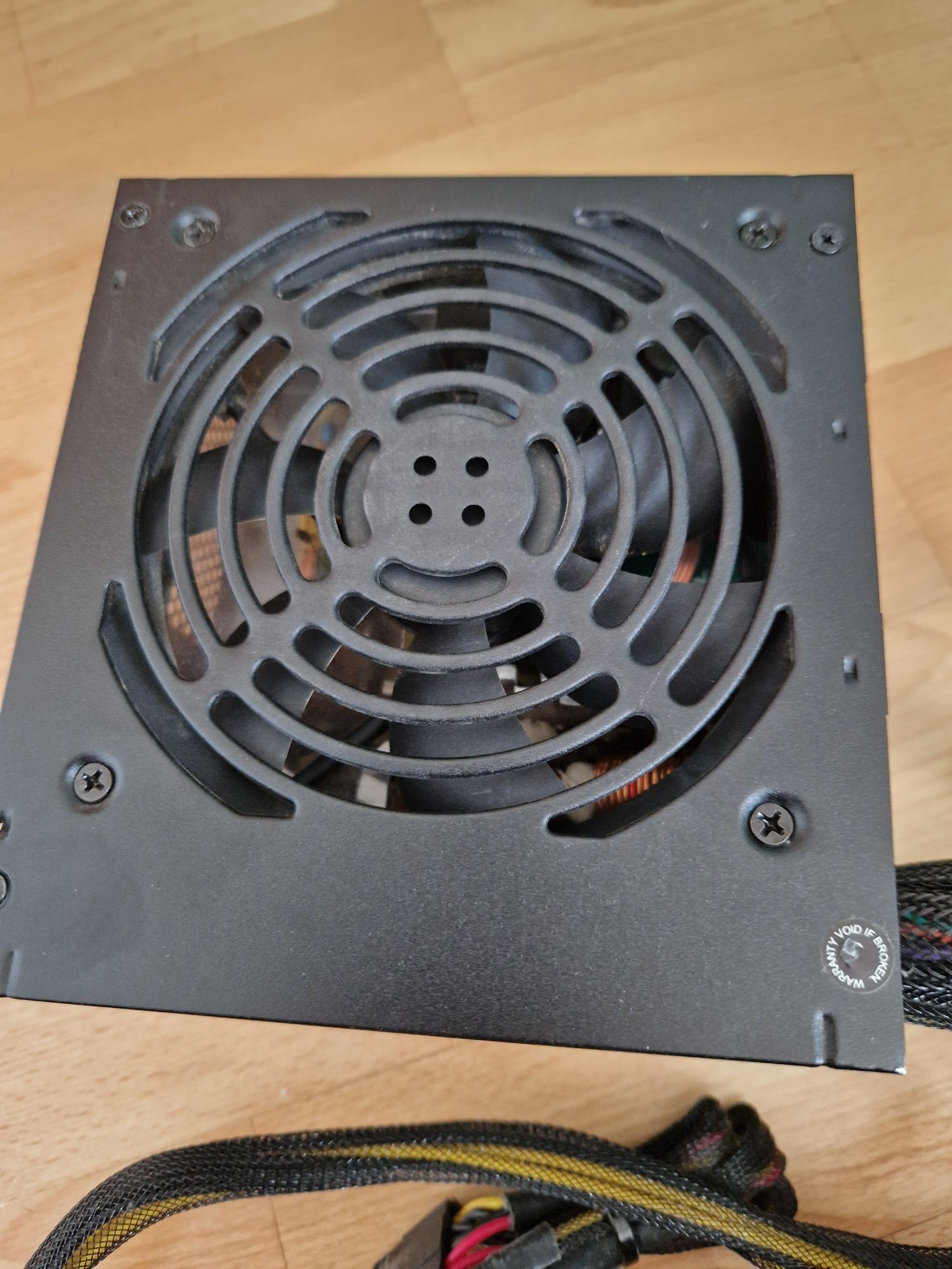 CORSAIR 550W 24+8(4+4)/8(6+2)+8(6+2)video/4sata/4molex Блок живлення