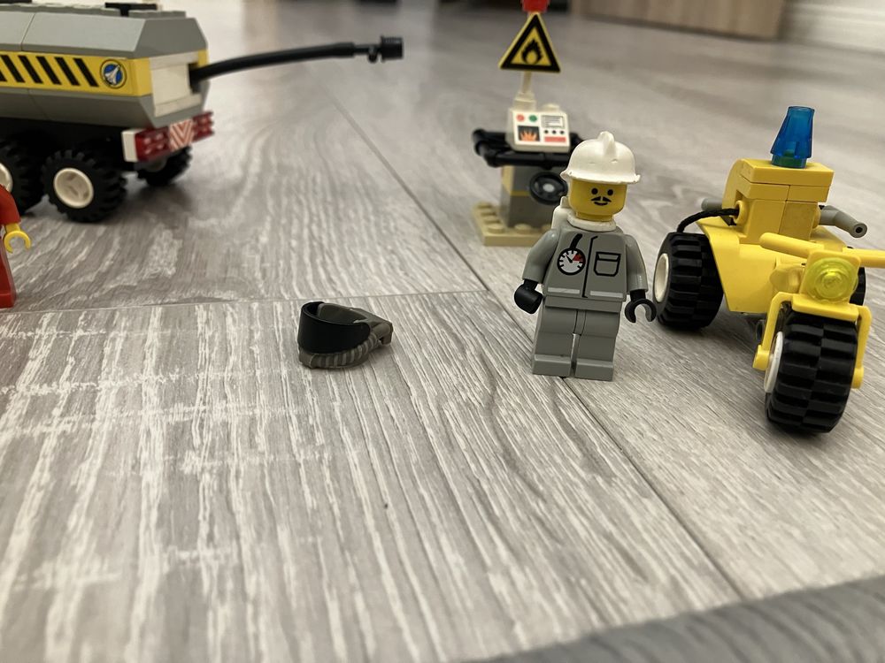 Lego system city space port 6459 - Fuel Truck
