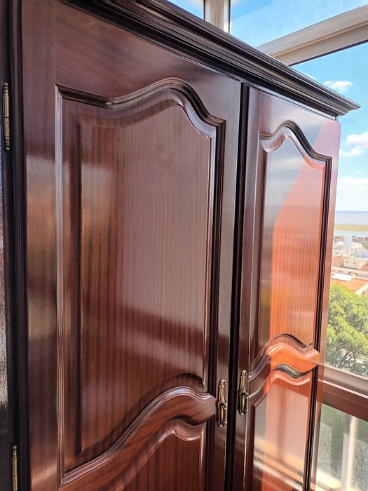 Cama e roupeiro impecavel