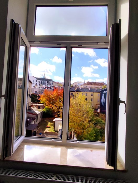 Apartament 2 pokoje, stare miasto, ogrzewanie i ciepła woda miejska.