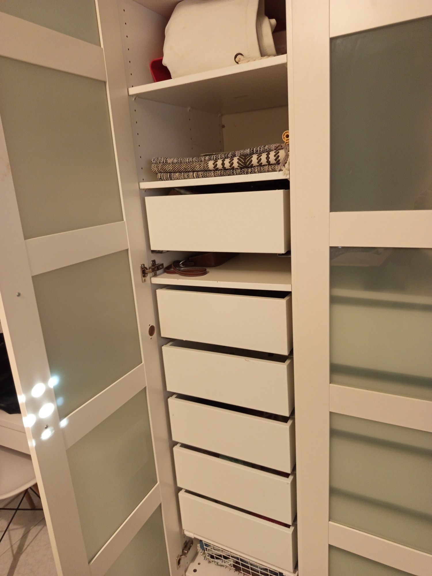 Roupeiro ikea branco com 3 portas