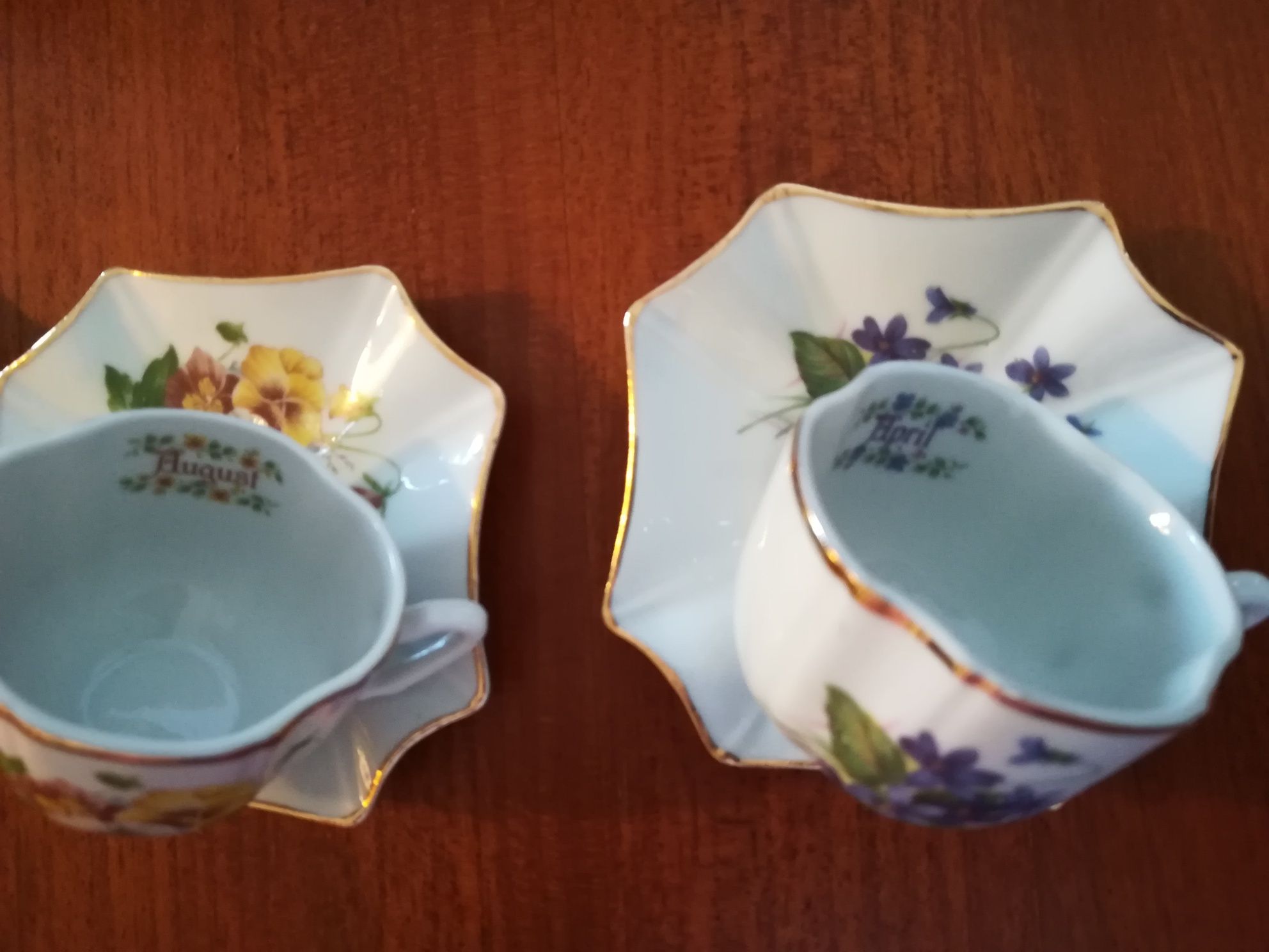 4 chávenas decorativas em porcelana pintada à mão