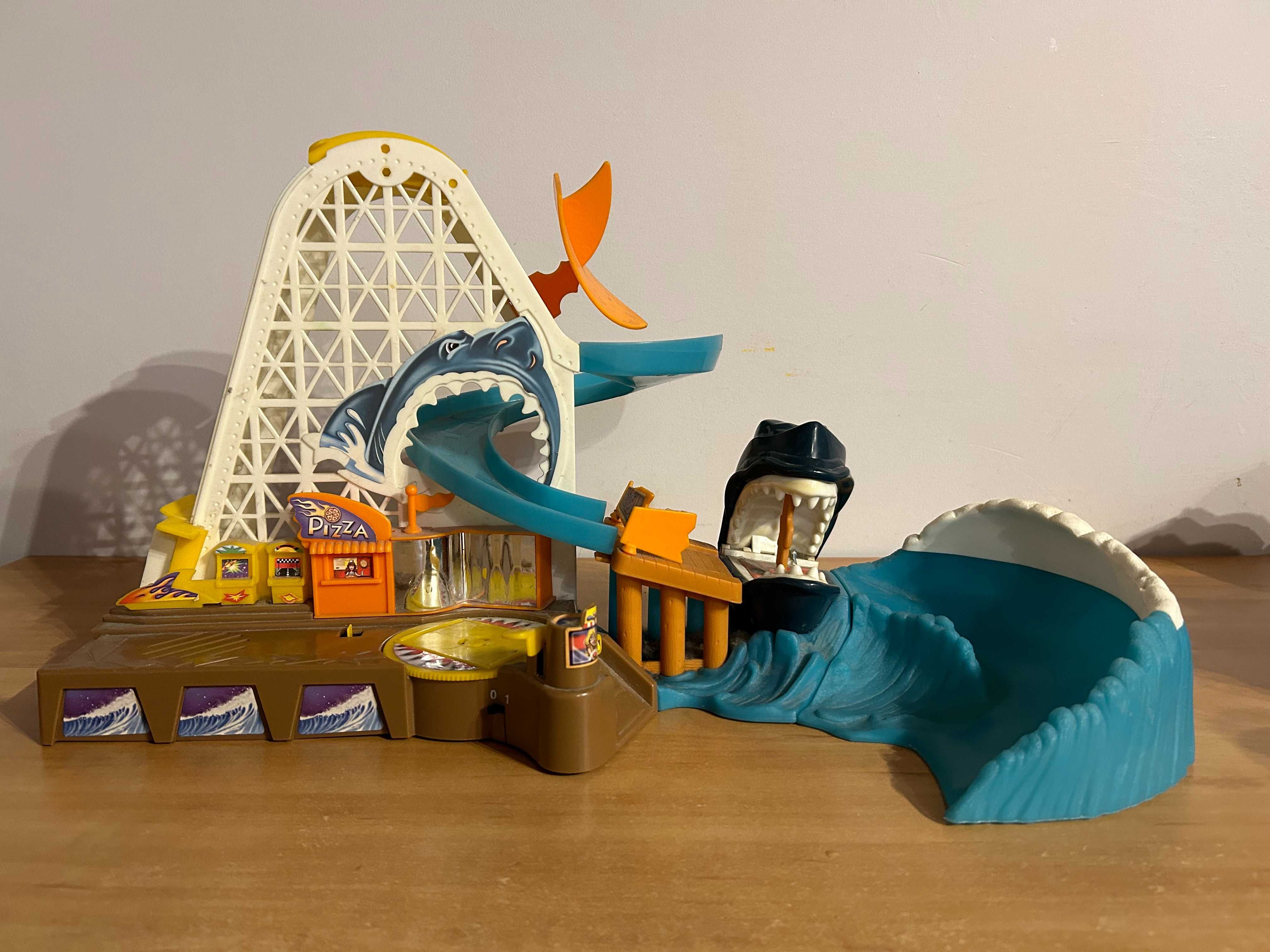 Kolekcja Hot Wheels + 2 zestawy w gratisie (T-REX i Shark Park).