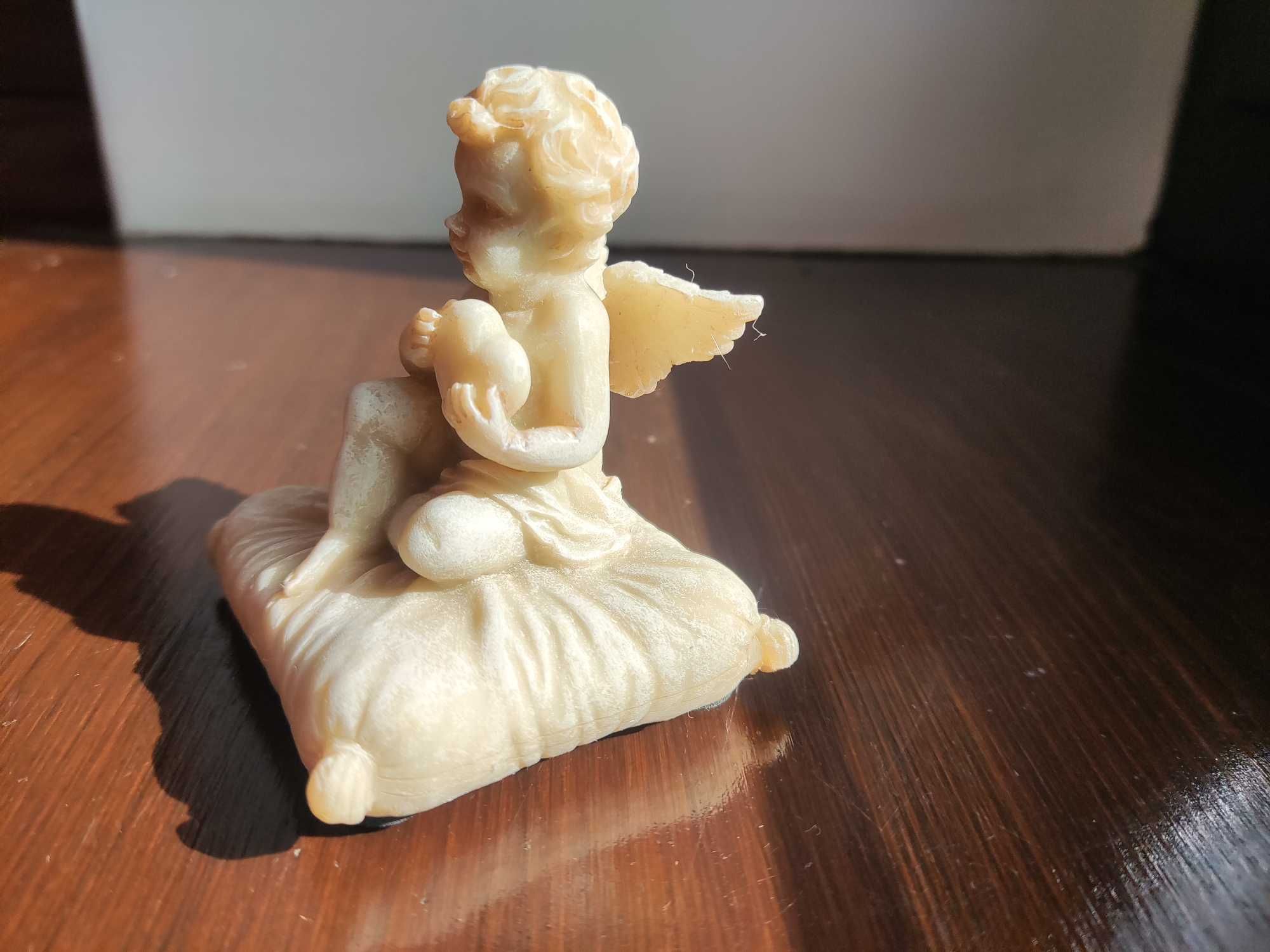 Aniołek Z Serduszkiem Figurka