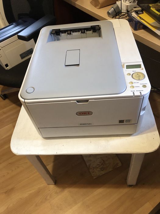 Цветной принтер OKI.