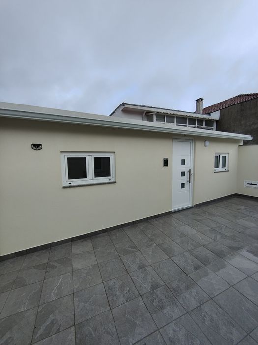 Alugo Moradia T1 Novo