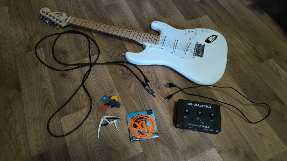 Fender Squier Sonic Stratocaster HT MN Arctic White + M-Audio M-Track