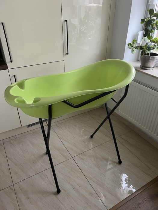 Wanienka z solidnym stelażem