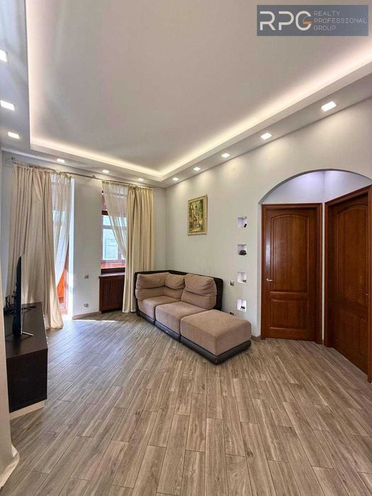 БЕЗ% Продаж 3-кімнатної квартири  вул. Богдана Хмельницького, 57 юа