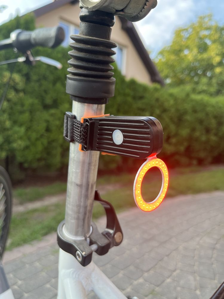 Tylna lampka rowerowa LED - nowa