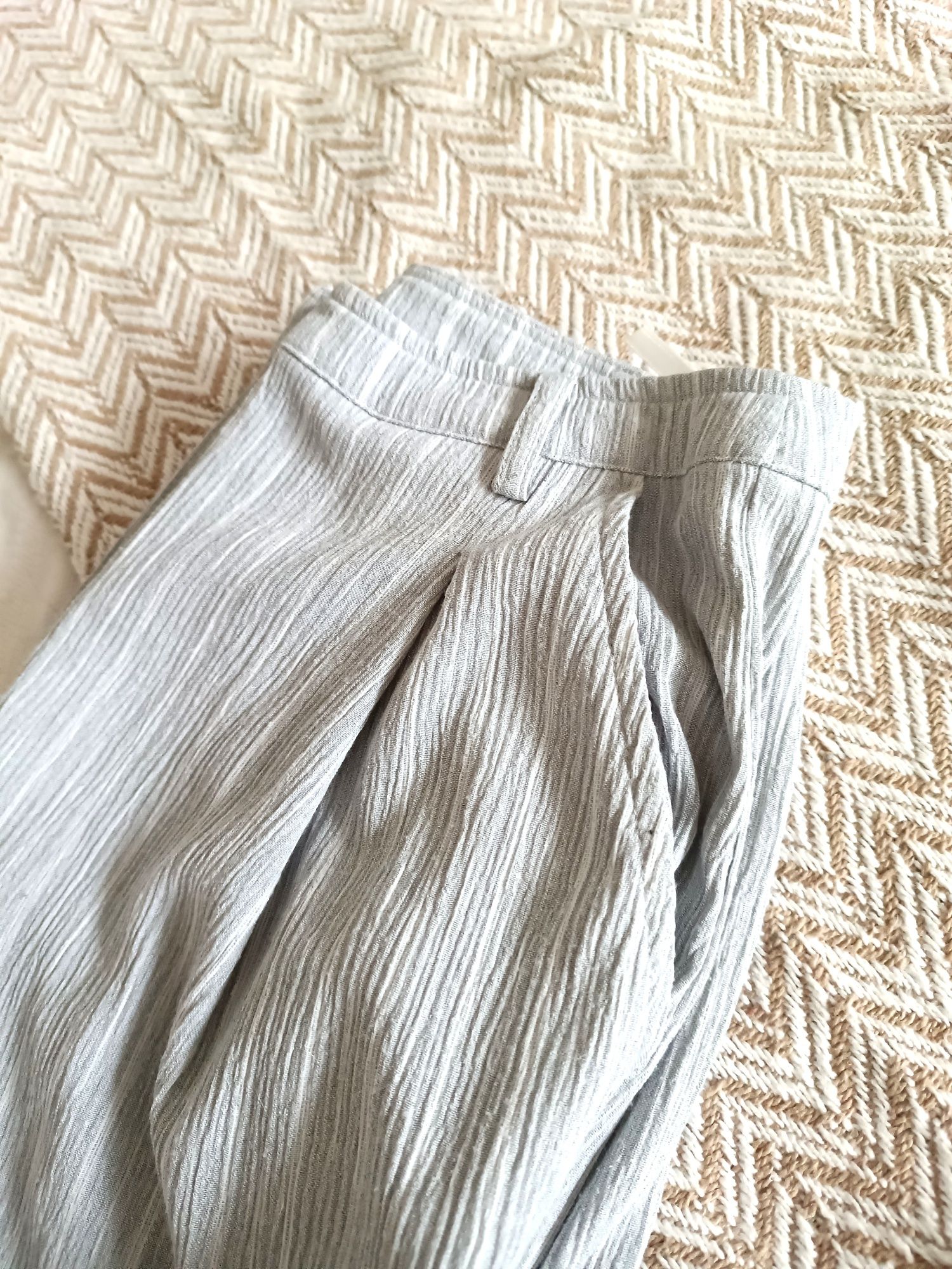 Luźne spodnie szare new look xs 34 marszczone jasne